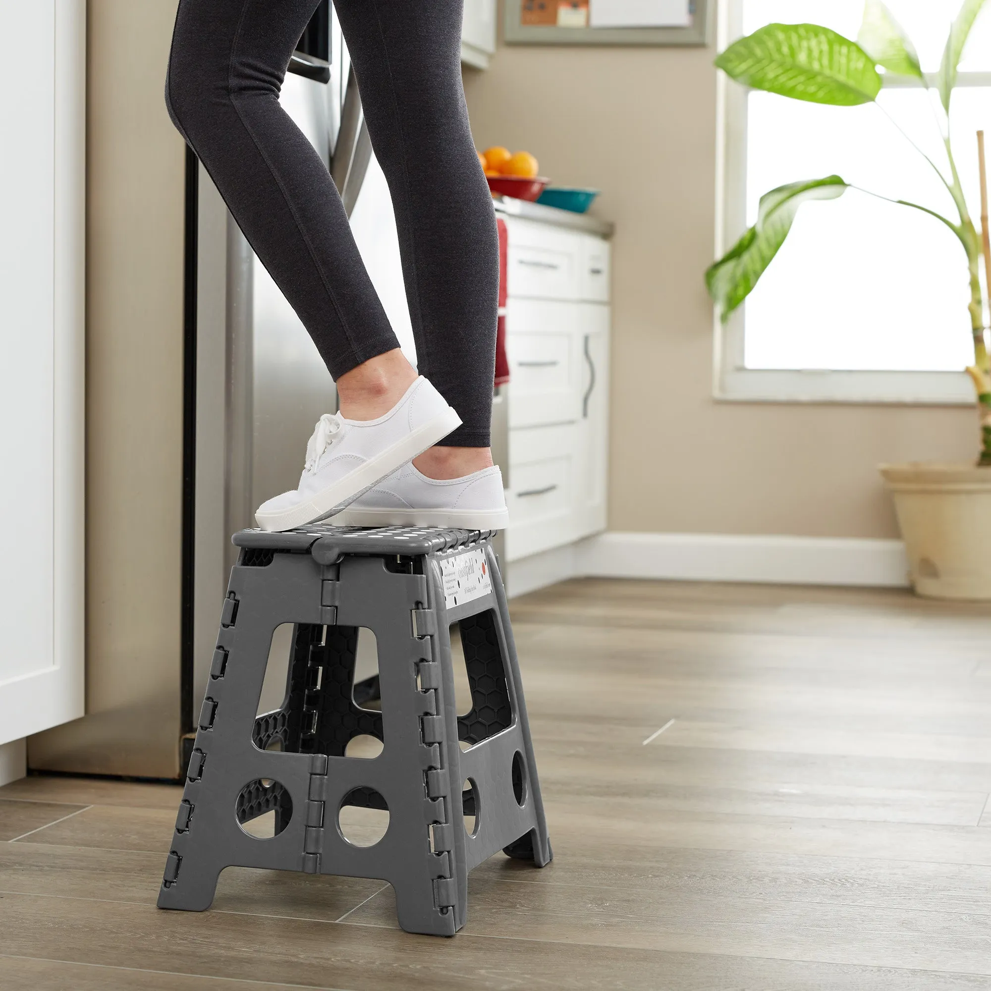 Folding Step Stools with Handle